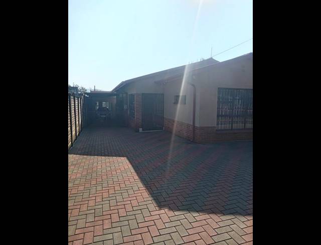 3 BEDROOM HOUSE FOR SALE IN PRETORIA GARDENS